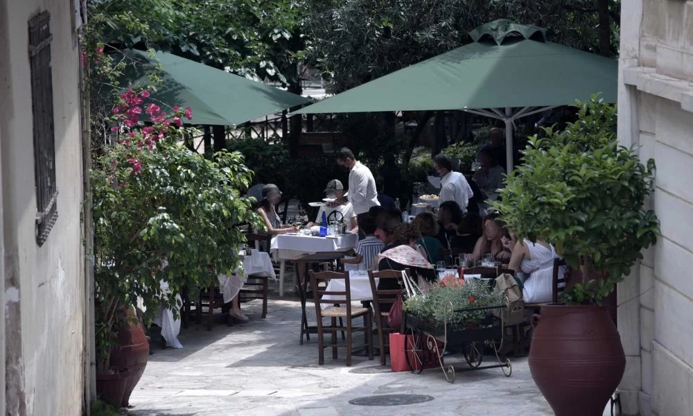 Σαρηγιάννης: Κάτω από 10.000 κρούσματα τέλη Μαρτίου – Τι είπε για τις μάσκες